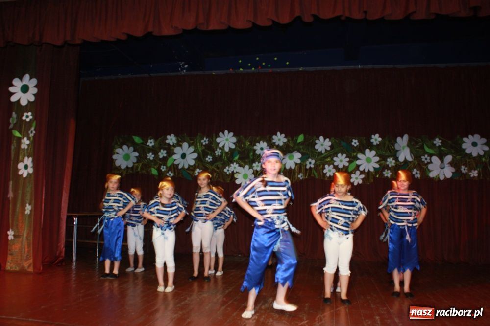 Zdjęcie w galerii na portalu naszraciborz.pl: Młodzi artyści na scenie w Krzanowicach wiadomości z regionu