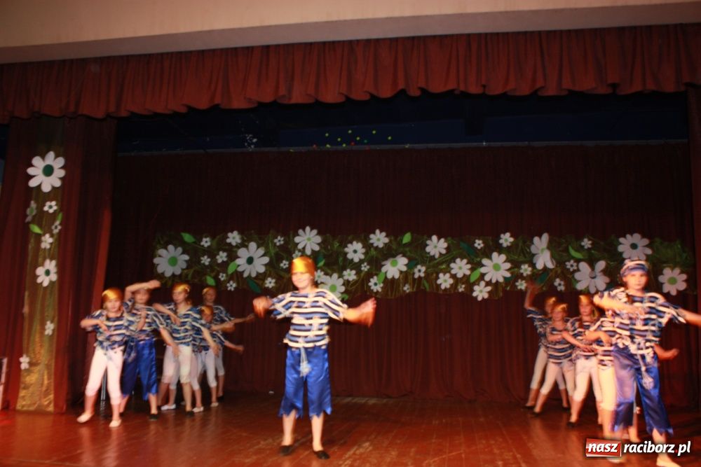 Zdjęcie w galerii na portalu naszraciborz.pl: Młodzi artyści na scenie w Krzanowicach wiadomości z regionu