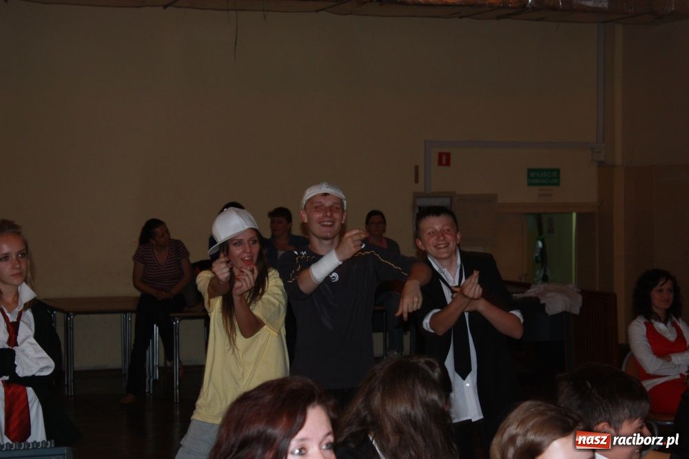 Zdjęcie w galerii na portalu naszraciborz.pl: Młodzi artyści na scenie w Krzanowicach wiadomości z regionu