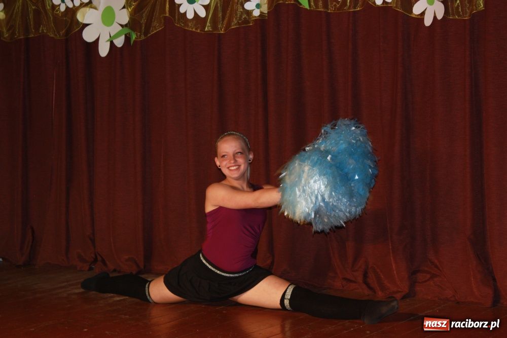 Zdjęcie w galerii na portalu naszraciborz.pl: Młodzi artyści na scenie w Krzanowicach wiadomości z regionu