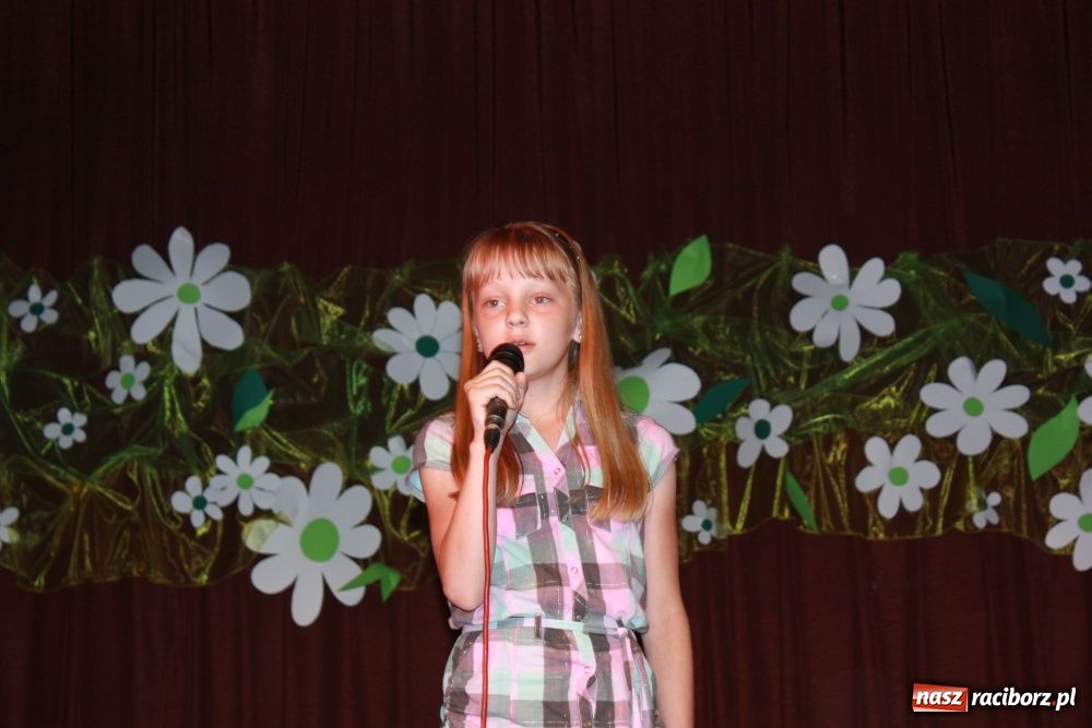 Zdjęcie w galerii na portalu naszraciborz.pl: Młodzi artyści na scenie w Krzanowicach wiadomości z regionu