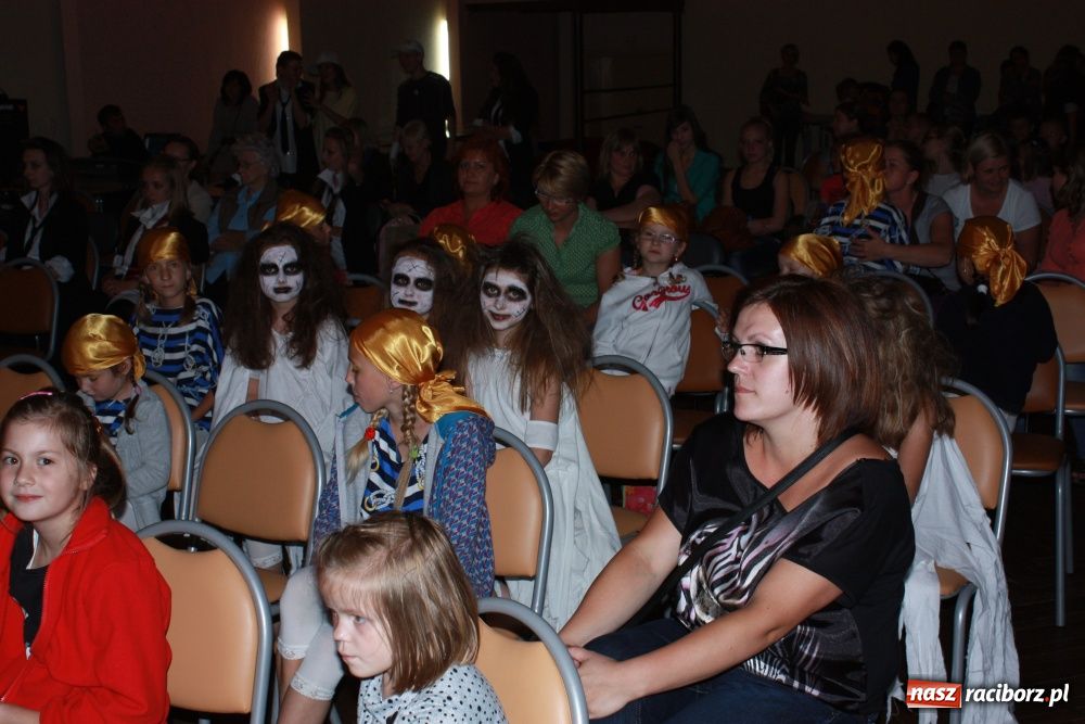 Zdjęcie w galerii na portalu naszraciborz.pl: Młodzi artyści na scenie w Krzanowicach wiadomości z regionu