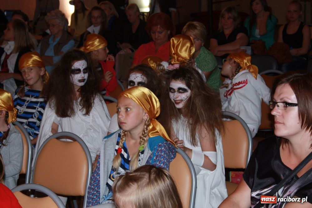 Zdjęcie w galerii na portalu naszraciborz.pl: Młodzi artyści na scenie w Krzanowicach wiadomości z regionu