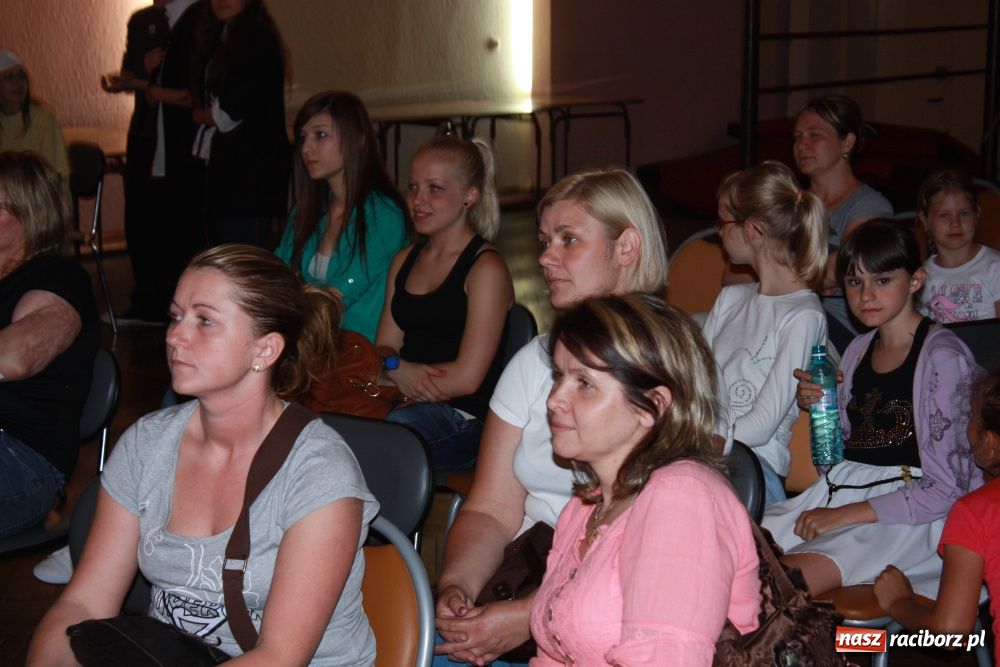 Zdjęcie w galerii na portalu naszraciborz.pl: Młodzi artyści na scenie w Krzanowicach wiadomości z regionu