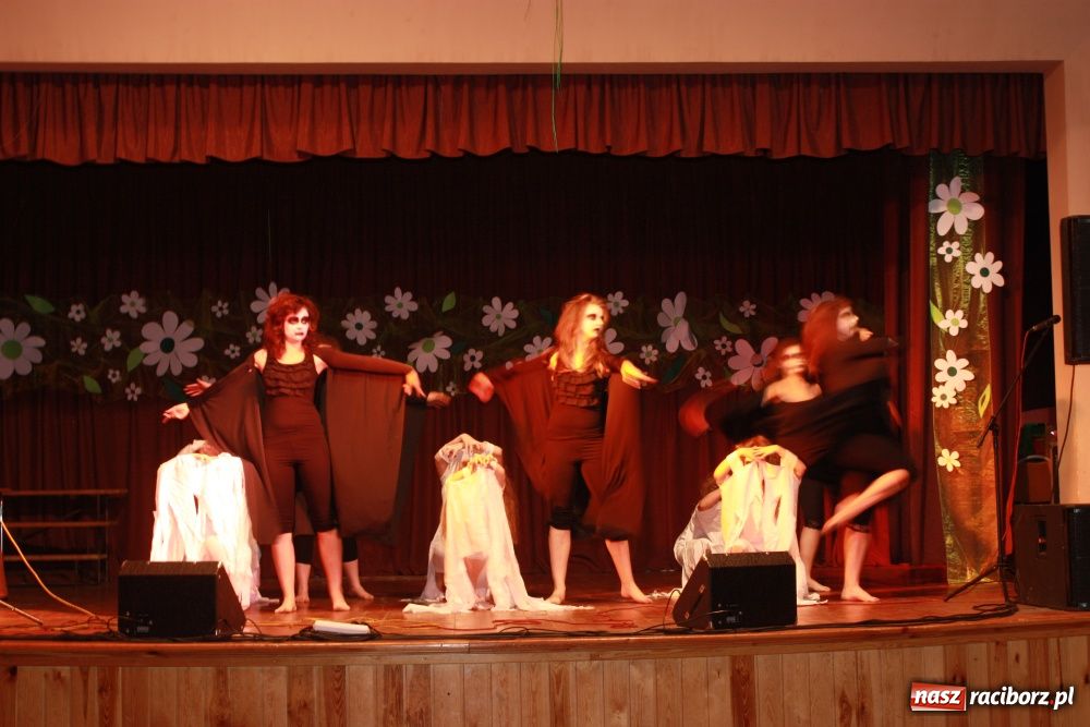 Zdjęcie w galerii na portalu naszraciborz.pl: Młodzi artyści na scenie w Krzanowicach wiadomości z regionu