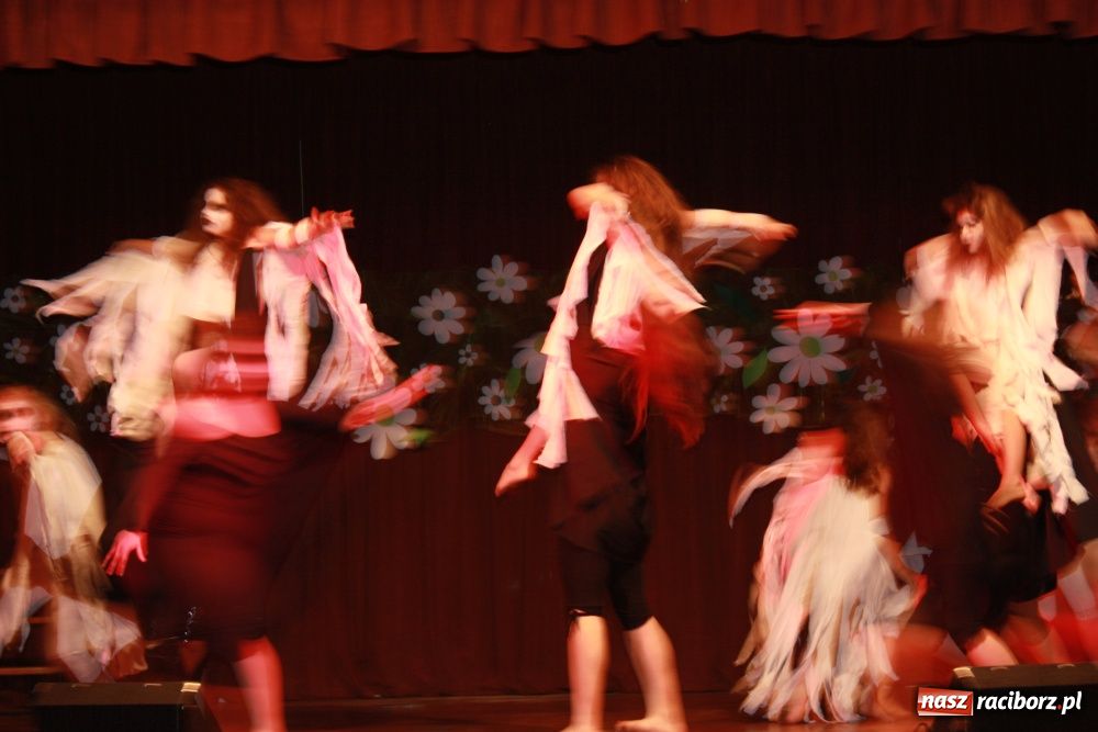 Zdjęcie w galerii na portalu naszraciborz.pl: Młodzi artyści na scenie w Krzanowicach wiadomości z regionu