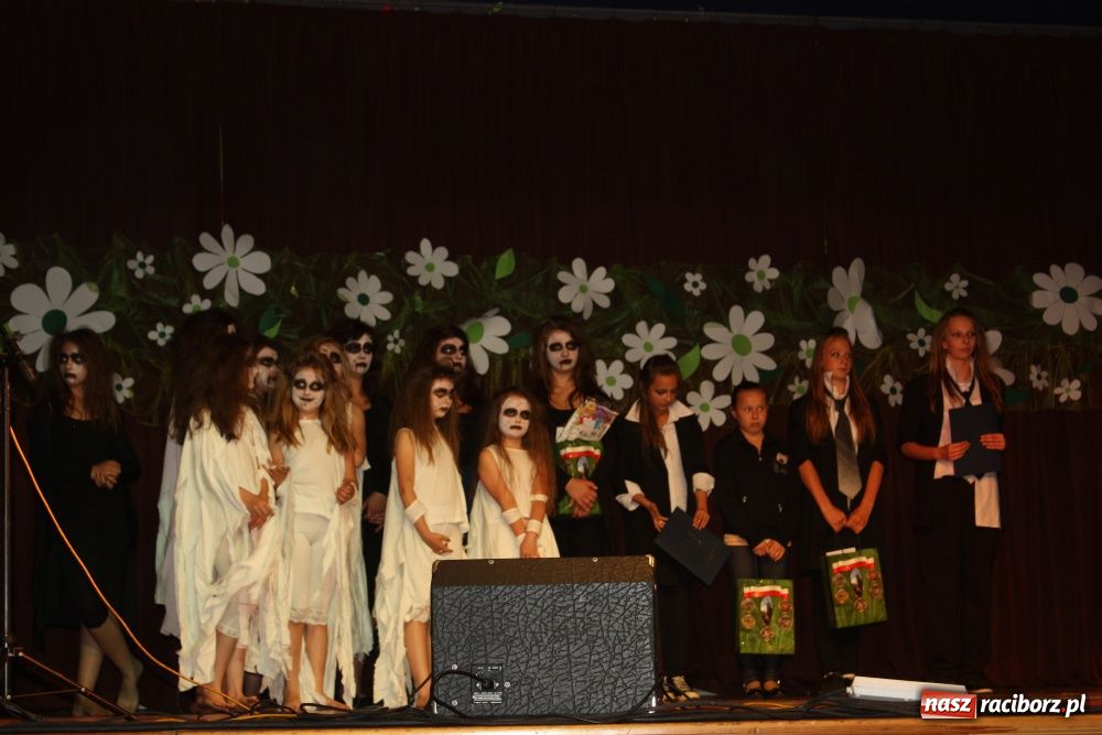 Zdjęcie w galerii na portalu naszraciborz.pl: Młodzi artyści na scenie w Krzanowicach wiadomości z regionu