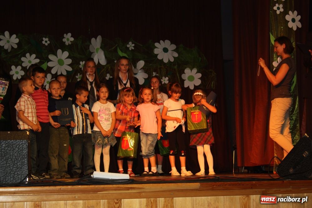 Zdjęcie w galerii na portalu naszraciborz.pl: Młodzi artyści na scenie w Krzanowicach wiadomości z regionu