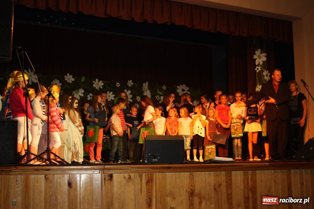 Zdjęcie w galerii na portalu naszraciborz.pl: Młodzi artyści na scenie w Krzanowicach wiadomości z regionu