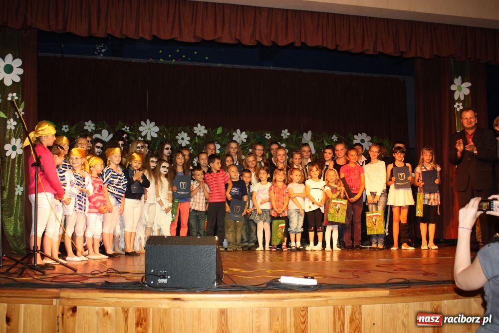 Zdjęcie w galerii na portalu naszraciborz.pl: Młodzi artyści na scenie w Krzanowicach wiadomości z regionu