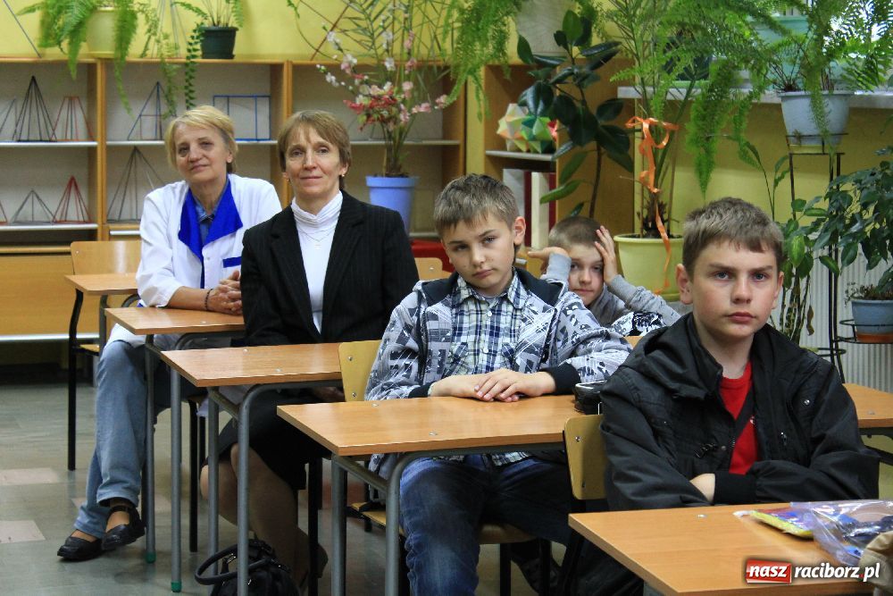 Zdjęcie w galerii na portalu naszraciborz.pl: Dzieci z Białorusi odwiedziły II LO wiadomości z regionu