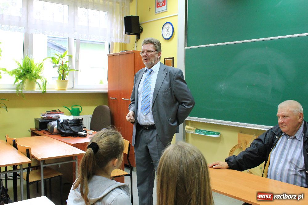Zdjęcie w galerii na portalu naszraciborz.pl: Dzieci z Białorusi odwiedziły II LO wiadomości z regionu