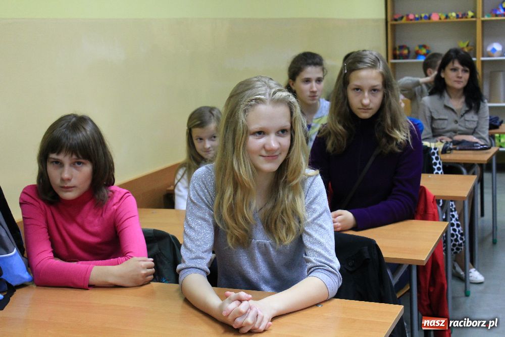 Zdjęcie w galerii na portalu naszraciborz.pl: Dzieci z Białorusi odwiedziły II LO wiadomości z regionu
