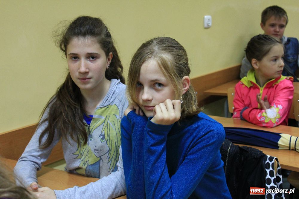 Zdjęcie w galerii na portalu naszraciborz.pl: Dzieci z Białorusi odwiedziły II LO wiadomości z regionu