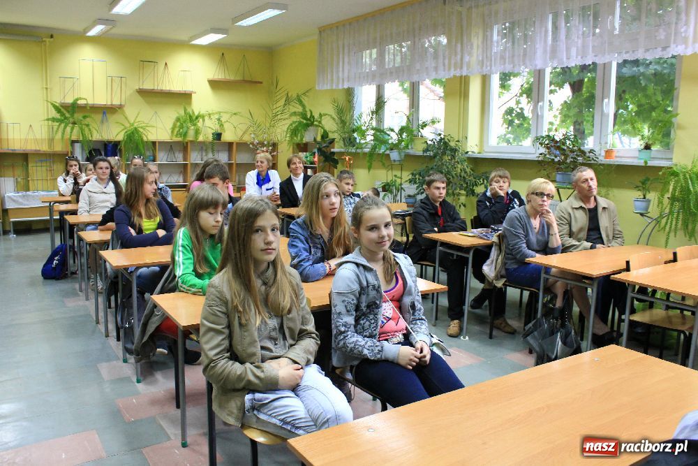 Zdjęcie w galerii na portalu naszraciborz.pl: Dzieci z Białorusi odwiedziły II LO wiadomości z regionu