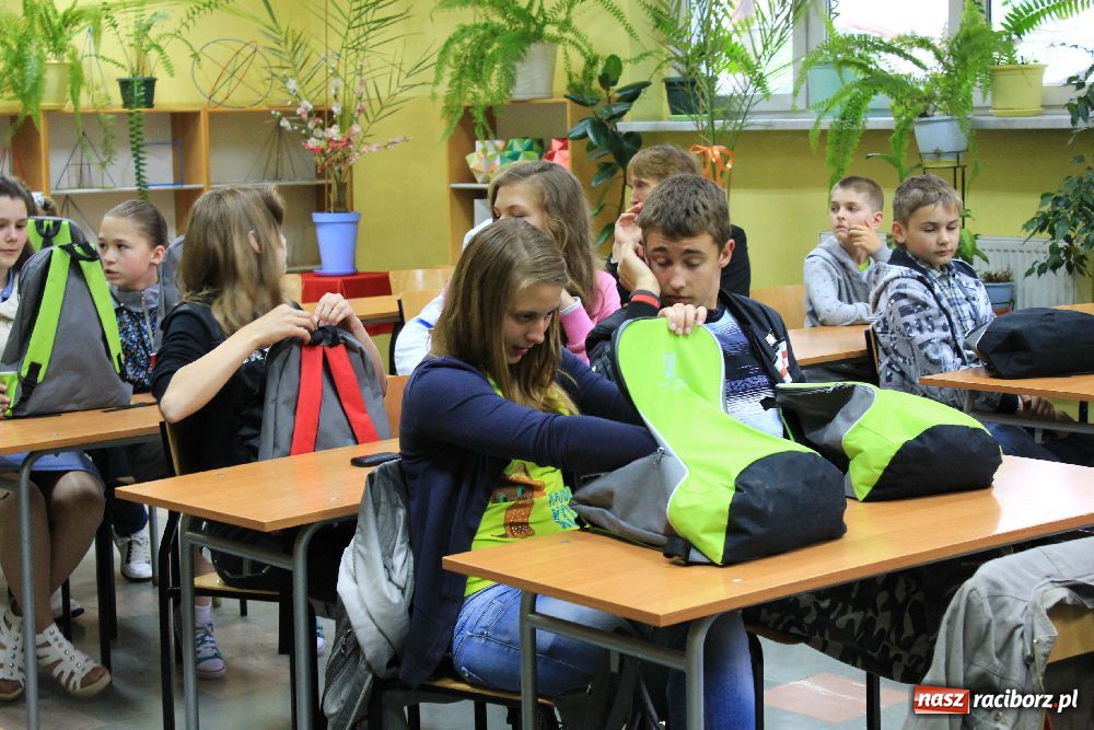 Zdjęcie w galerii na portalu naszraciborz.pl: Dzieci z Białorusi odwiedziły II LO wiadomości z regionu