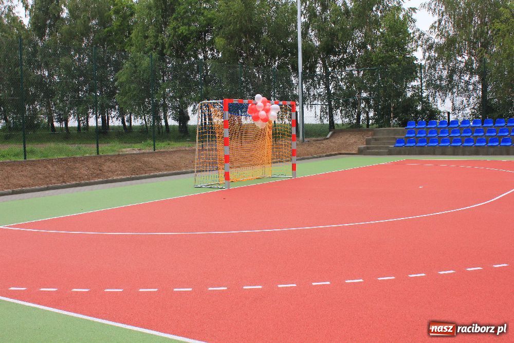 Zdjęcie w galerii na portalu naszraciborz.pl: Otwarto nowe boisko w Kornowacu wiadomości z regionu
