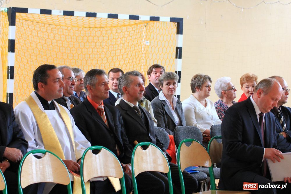 Zdjęcie w galerii na portalu naszraciborz.pl: Otwarto nowe boisko w Kornowacu wiadomości z regionu