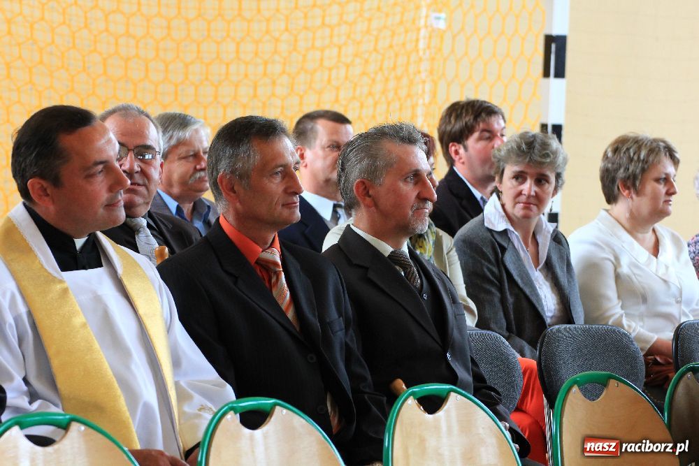 Zdjęcie w galerii na portalu naszraciborz.pl: Otwarto nowe boisko w Kornowacu wiadomości z regionu