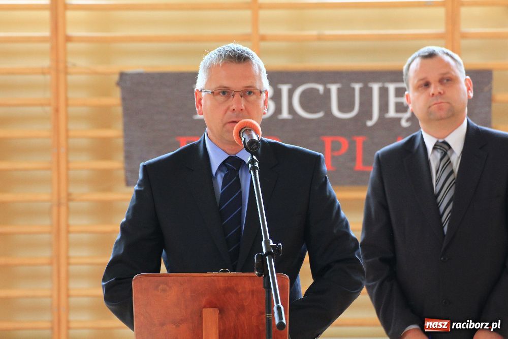 Zdjęcie w galerii na portalu naszraciborz.pl: Otwarto nowe boisko w Kornowacu wiadomości z regionu