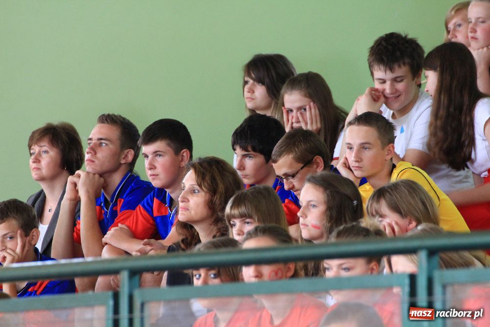 Zdjęcie w galerii na portalu naszraciborz.pl: Otwarto nowe boisko w Kornowacu wiadomości z regionu