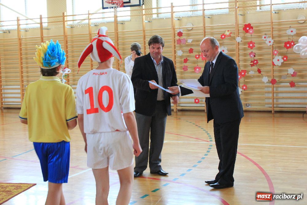 Zdjęcie w galerii na portalu naszraciborz.pl: Otwarto nowe boisko w Kornowacu wiadomości z regionu