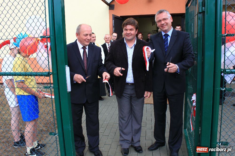 Zdjęcie w galerii na portalu naszraciborz.pl: Otwarto nowe boisko w Kornowacu wiadomości z regionu