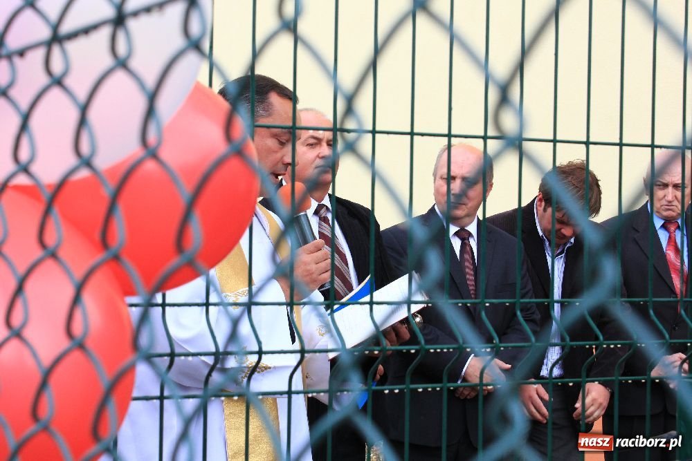 Zdjęcie w galerii na portalu naszraciborz.pl: Otwarto nowe boisko w Kornowacu wiadomości z regionu