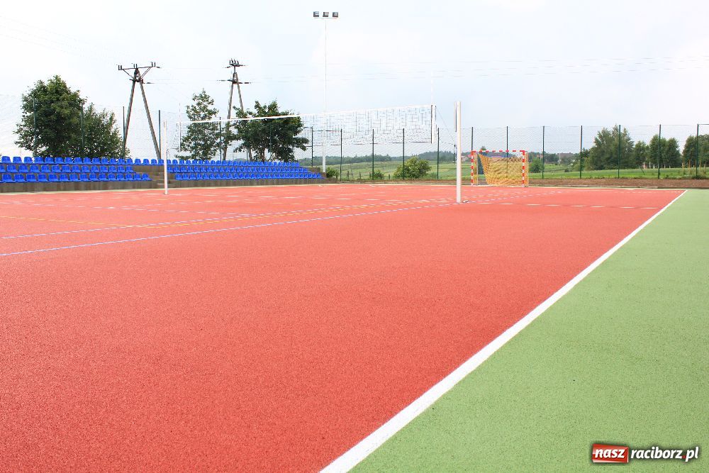 Zdjęcie w galerii na portalu naszraciborz.pl: Otwarto nowe boisko w Kornowacu wiadomości z regionu