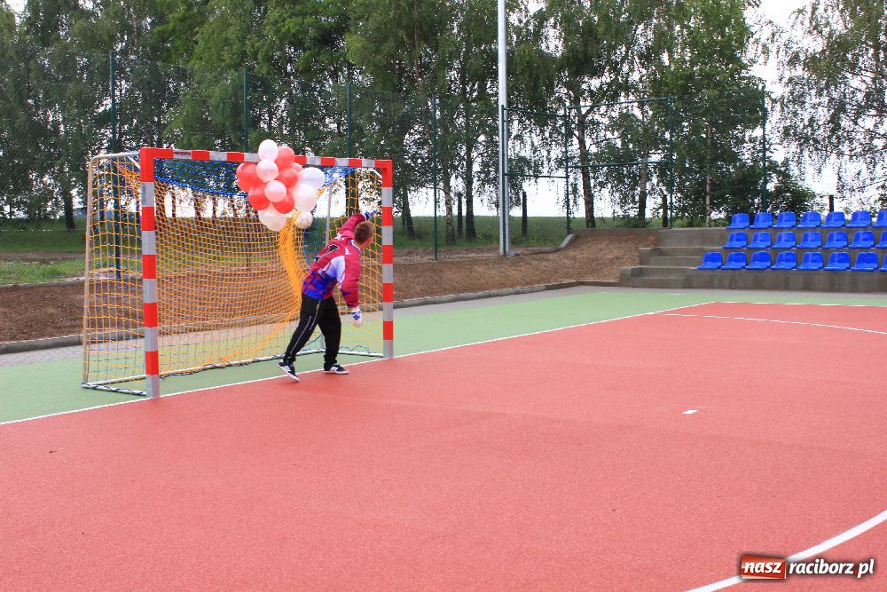 Zdjęcie w galerii na portalu naszraciborz.pl: Otwarto nowe boisko w Kornowacu wiadomości z regionu