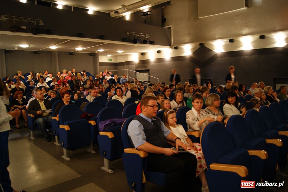 Zdjęcie w galerii na portalu naszraciborz.pl: Gala najlepszych uczniów 15-tki wiadomości z regionu