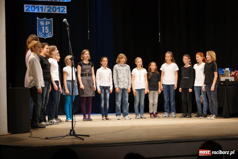 Zdjęcie w galerii na portalu naszraciborz.pl: Gala najlepszych uczniów 15-tki wiadomości z regionu