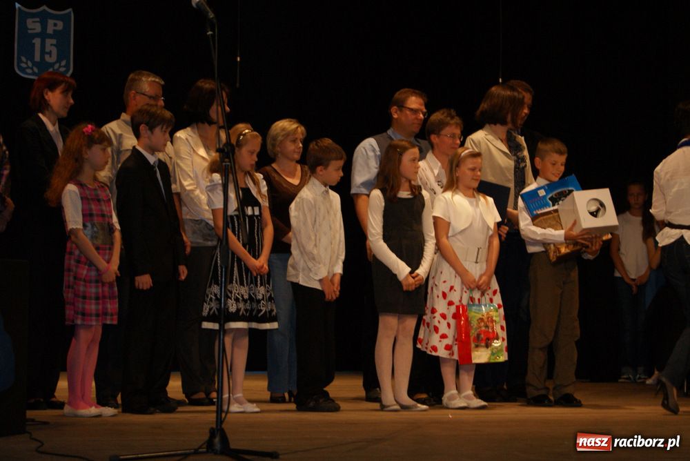 Zdjęcie w galerii na portalu naszraciborz.pl: Gala najlepszych uczniów 15-tki wiadomości z regionu