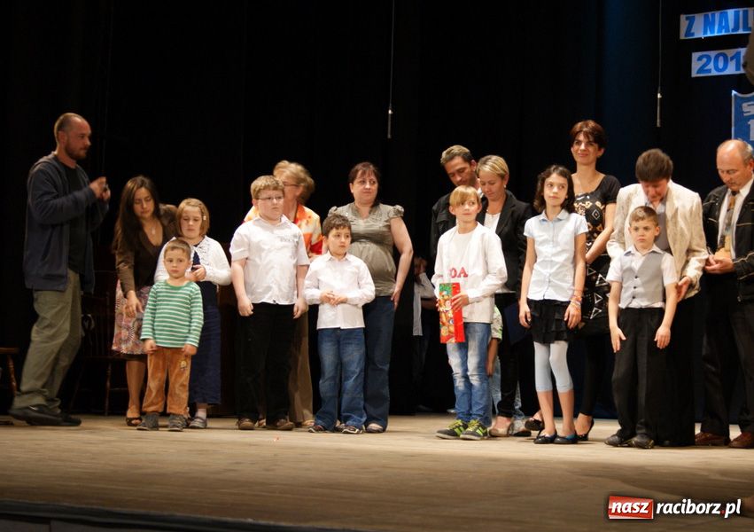 Zdjęcie w galerii na portalu naszraciborz.pl: Gala najlepszych uczniów 15-tki wiadomości z regionu