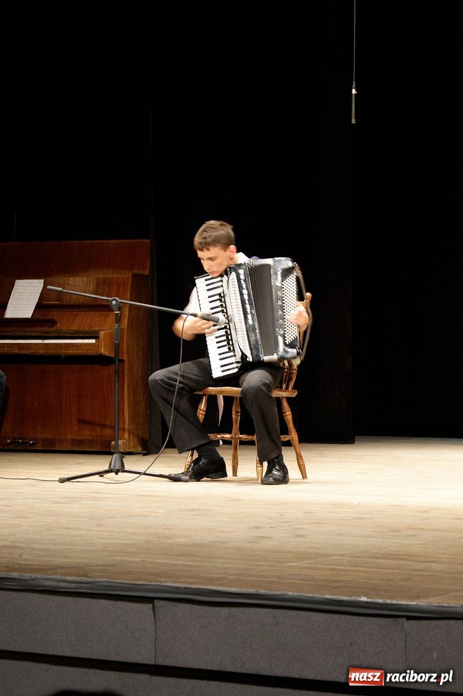 Zdjęcie w galerii na portalu naszraciborz.pl: Gala najlepszych uczniów 15-tki wiadomości z regionu