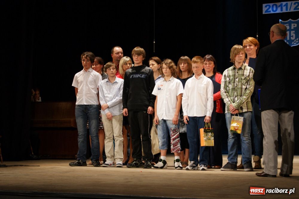 Zdjęcie w galerii na portalu naszraciborz.pl: Gala najlepszych uczniów 15-tki wiadomości z regionu
