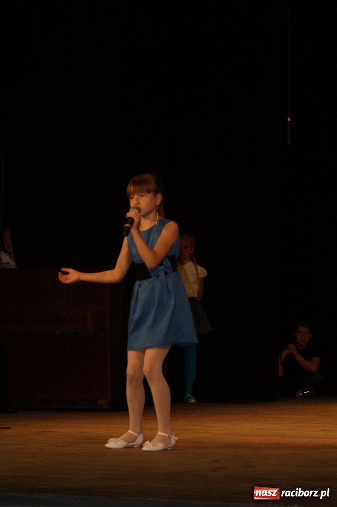 Zdjęcie w galerii na portalu naszraciborz.pl: Gala najlepszych uczniów 15-tki wiadomości z regionu