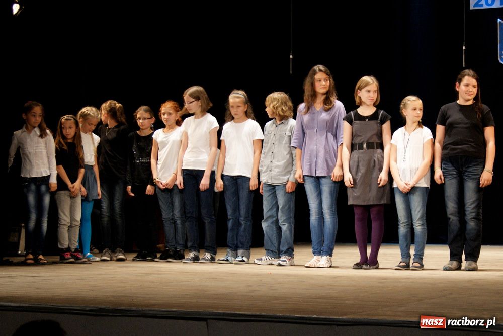 Zdjęcie w galerii na portalu naszraciborz.pl: Gala najlepszych uczniów 15-tki wiadomości z regionu