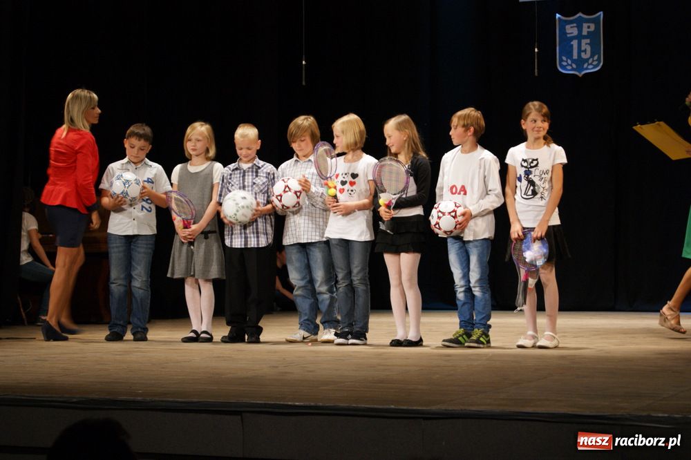 Zdjęcie w galerii na portalu naszraciborz.pl: Gala najlepszych uczniów 15-tki wiadomości z regionu