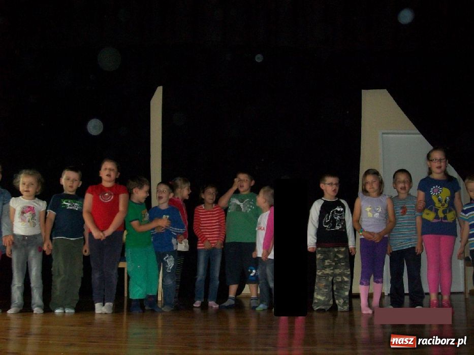 Zdjęcie w galerii na portalu naszraciborz.pl: Przedszkolaki z wizytą w Fiku-miku wiadomości z regionu