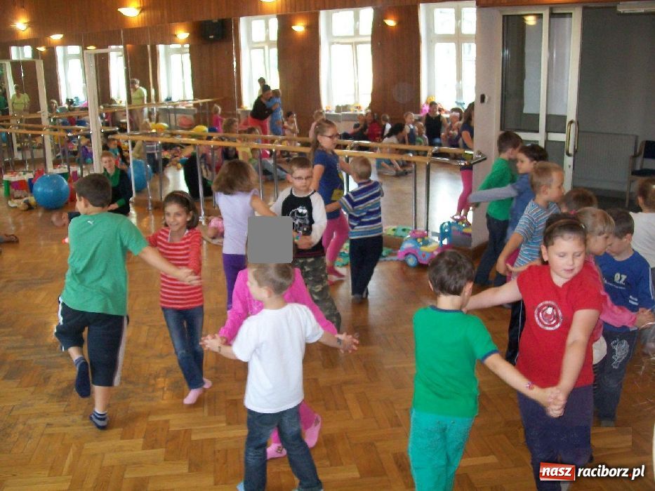 Zdjęcie w galerii na portalu naszraciborz.pl: Przedszkolaki z wizytą w Fiku-miku wiadomości z regionu