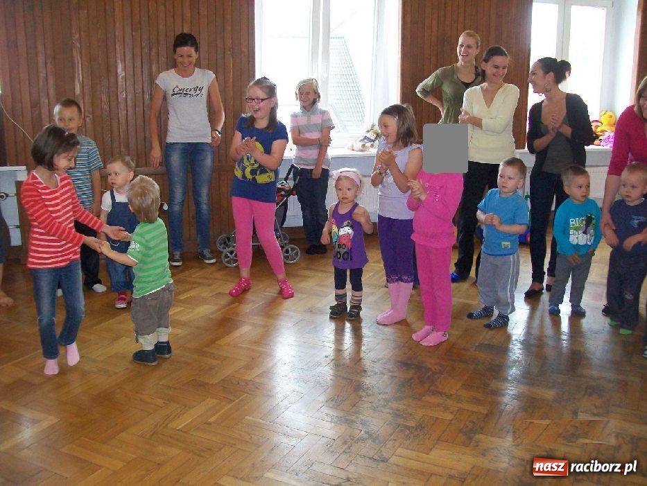 Zdjęcie w galerii na portalu naszraciborz.pl: Przedszkolaki z wizytą w Fiku-miku wiadomości z regionu