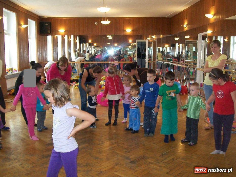 Zdjęcie w galerii na portalu naszraciborz.pl: Przedszkolaki z wizytą w Fiku-miku wiadomości z regionu