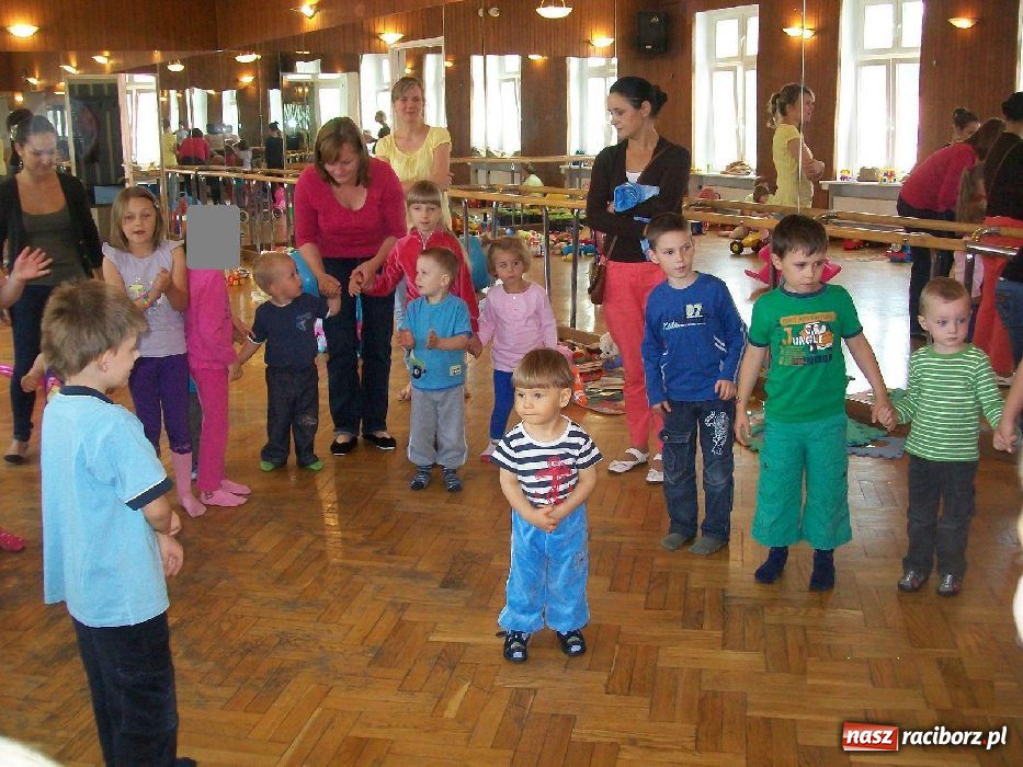 Zdjęcie w galerii na portalu naszraciborz.pl: Przedszkolaki z wizytą w Fiku-miku wiadomości z regionu