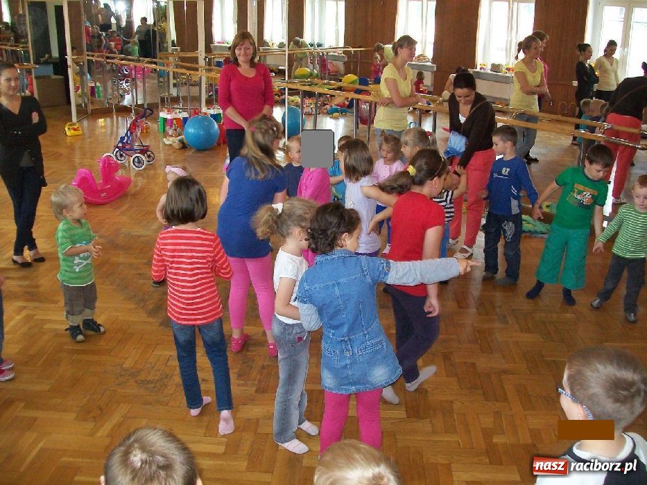 Zdjęcie w galerii na portalu naszraciborz.pl: Przedszkolaki z wizytą w Fiku-miku wiadomości z regionu