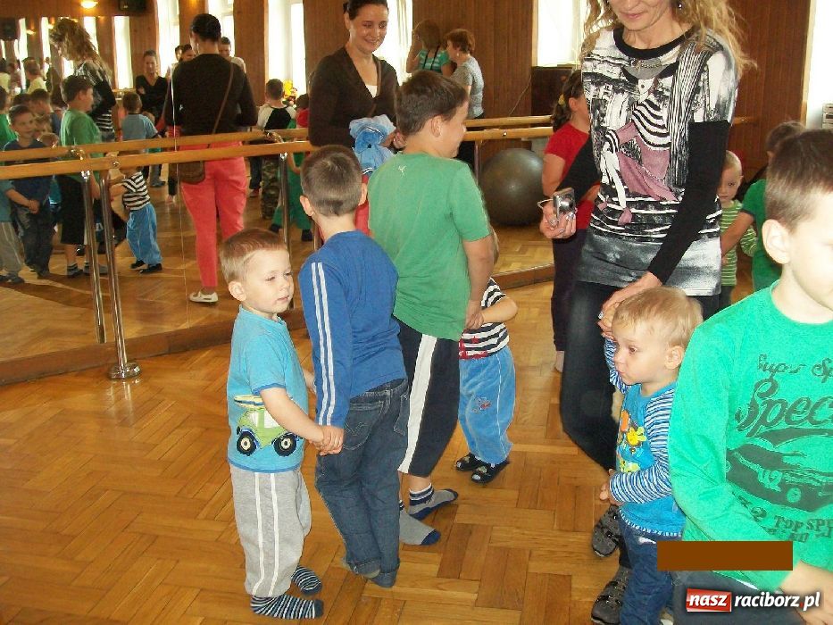 Zdjęcie w galerii na portalu naszraciborz.pl: Przedszkolaki z wizytą w Fiku-miku wiadomości z regionu