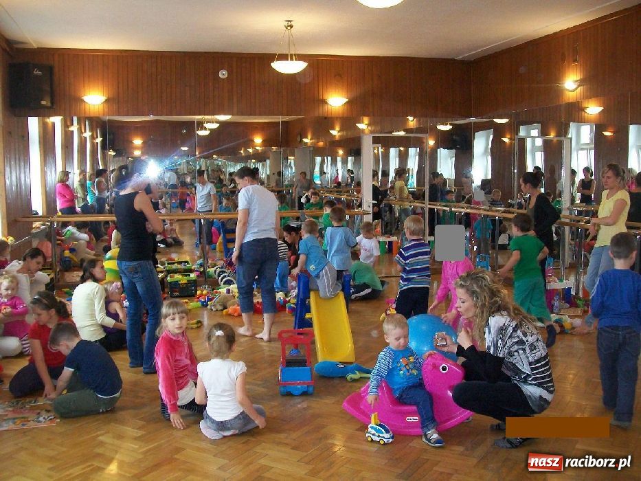 Zdjęcie w galerii na portalu naszraciborz.pl: Przedszkolaki z wizytą w Fiku-miku wiadomości z regionu