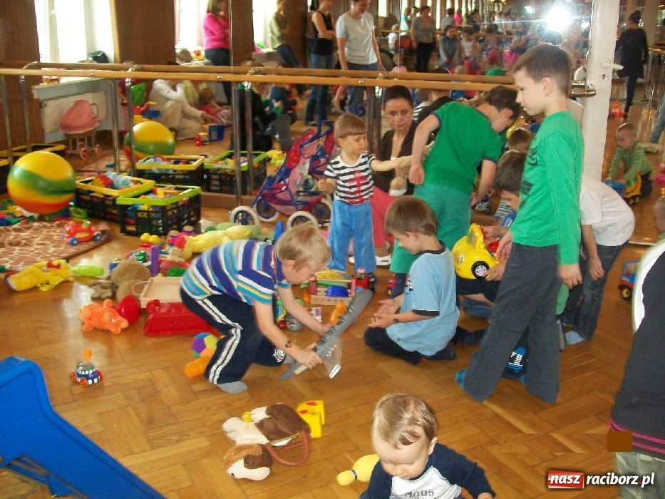 Zdjęcie w galerii na portalu naszraciborz.pl: Przedszkolaki z wizytą w Fiku-miku wiadomości z regionu