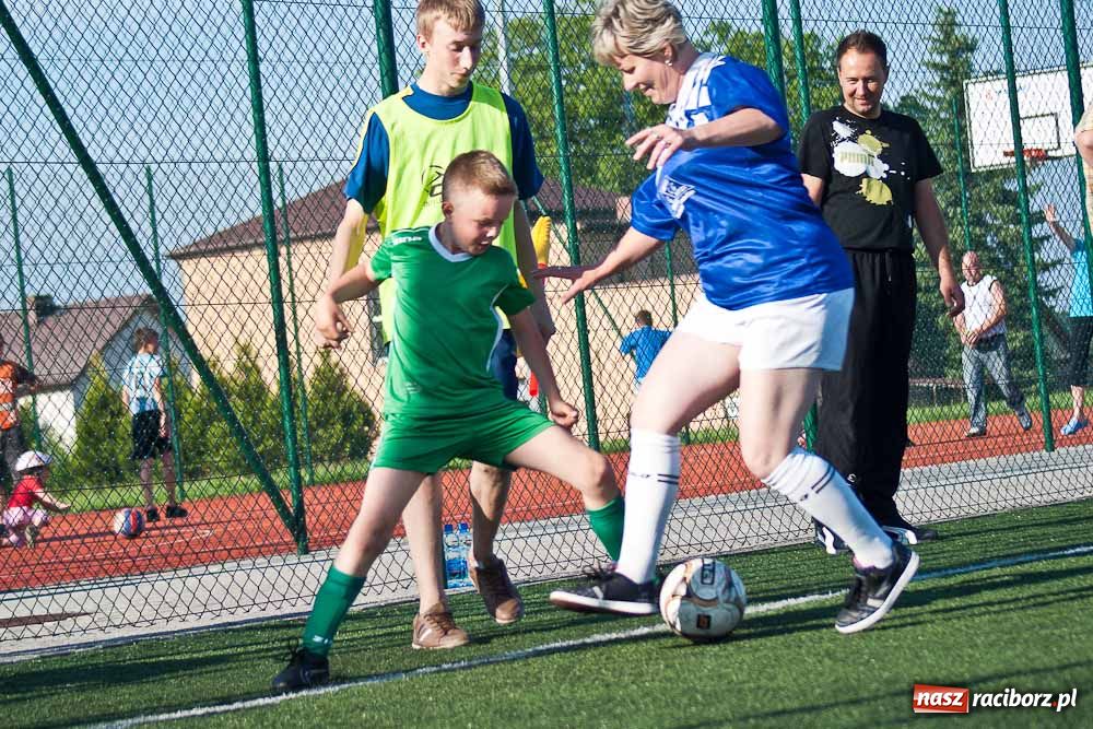 Zdjęcie w galerii na portalu naszraciborz.pl: Rodzice przegrali po rzutach karnych wiadomości z regionu