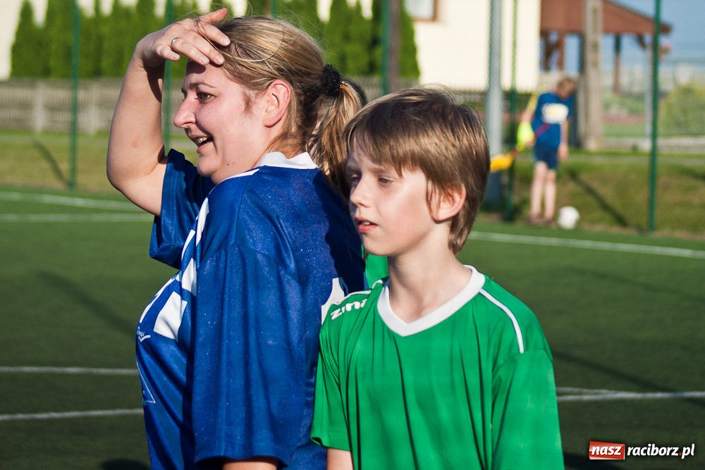 Zdjęcie w galerii na portalu naszraciborz.pl: Rodzice przegrali po rzutach karnych wiadomości z regionu